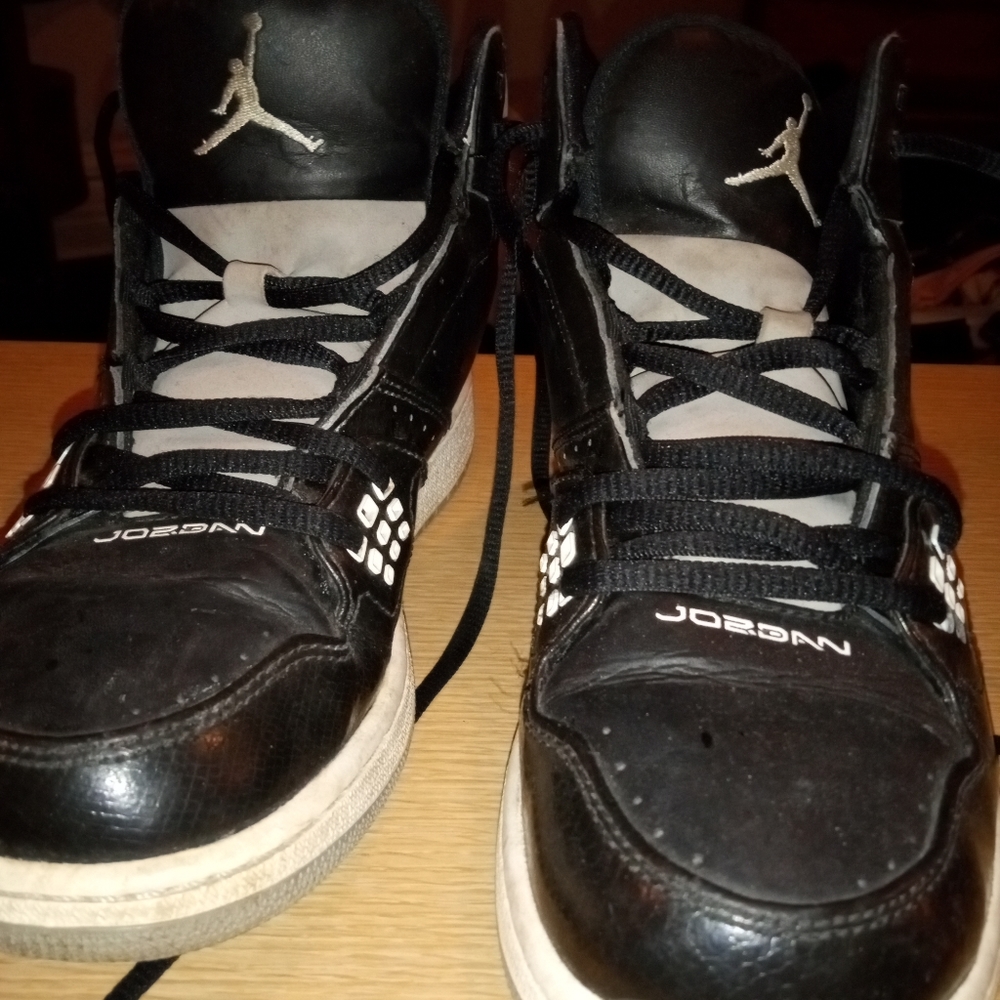 7y black and grey jordans